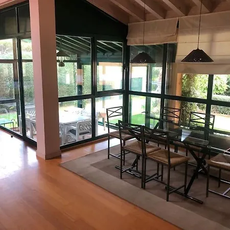 Сasa de vacaciones Casa Moderna Con Jardin Novales