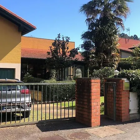 Сasa de vacaciones Casa Moderna Con Jardin